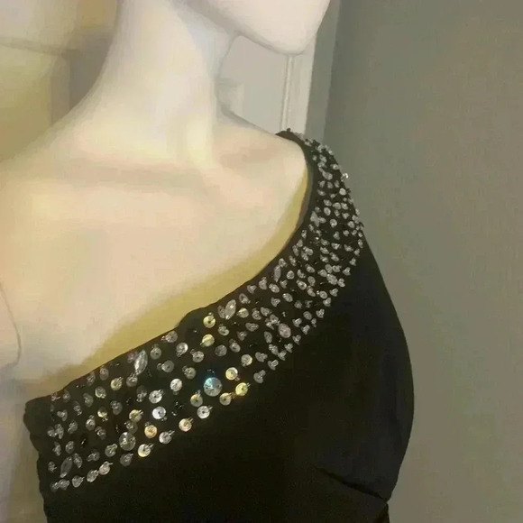 JJ’s House One-Shoulder Floor-Length Chiffon Mother of the Bride Dress Size 8 - Picture 3 of 10